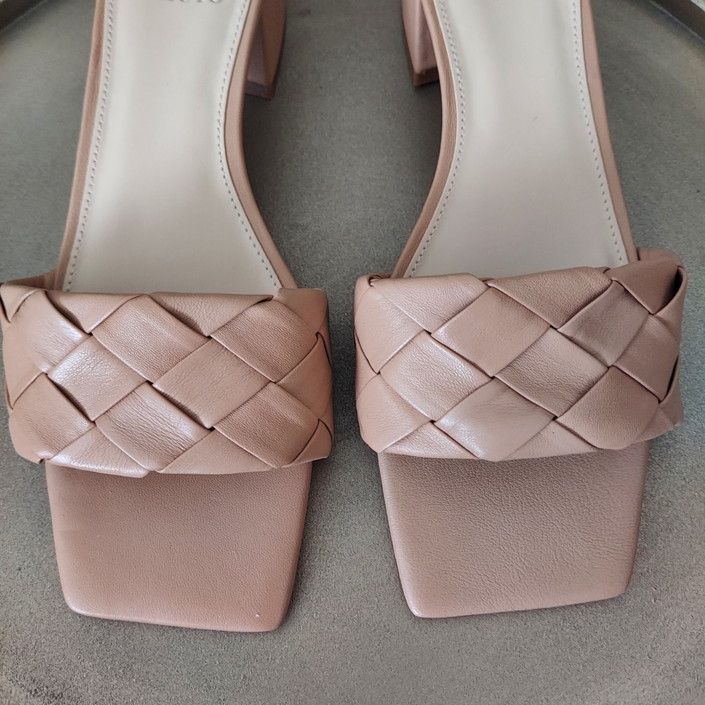 Vince Camuto Semtera Nude Leather Slides NWT - Picture 3 of 5